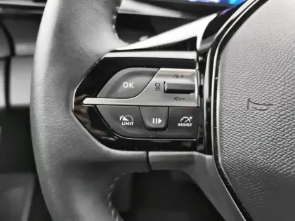 Photo 18 Peugeot 408  Hybrid 136 e-DCS6 GT
