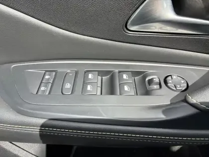 Photo 18 Peugeot 308  SW PHEV 225 e-EAT8 GT