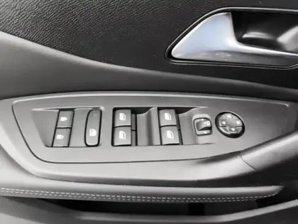 Photo 19 Peugeot 308  SW Hybrid 145 e-DCS6 GT