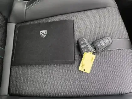 Photo 15 Peugeot 308  SW Hybrid 145 e-DCS6 GT