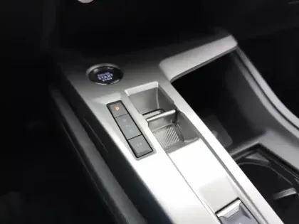 Photo 23 Peugeot 308  SW Hybrid 145 e-DCS6 GT