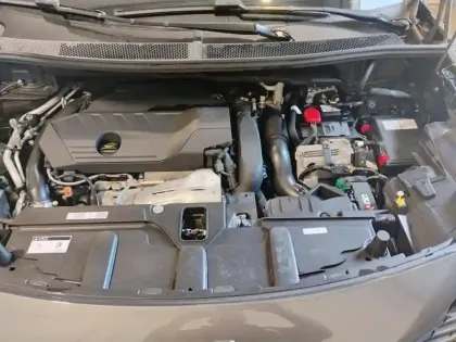 Photo 6 Peugeot 3008  Hybrid 225 e-EAT8 Allure Pack