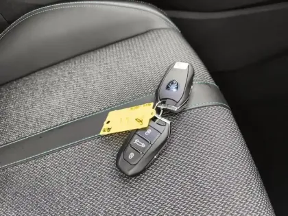Photo 15 Peugeot 308  SW Hybrid 136 e-DCS6 Allure