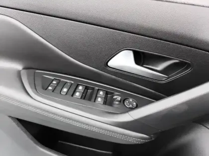Photo 19 Peugeot 308  SW Hybrid 136 e-DCS6 Allure