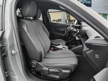 Photo 8 Peugeot 2008  PureTech 130 S&S EAT8 Allure