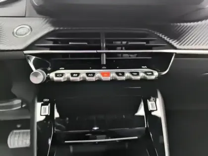 Photo 12 Peugeot 2008  PureTech 130 S&S EAT8 Allure