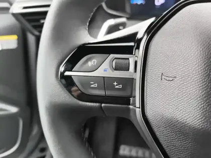 Photo 18 Peugeot 2008  PureTech 130 S&S EAT8 Allure