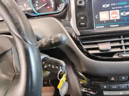 Photo 17 Peugeot 2008  PureTech 110ch S&S EAT6 Allure