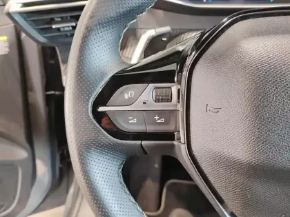 Photo 18 Peugeot 208  Hybrid 145 ch e-DCS6 GT
