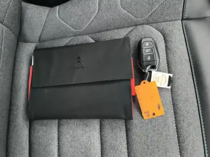 Photo 15 Citroën C4 e- 136 ch Automatique Feel Pack