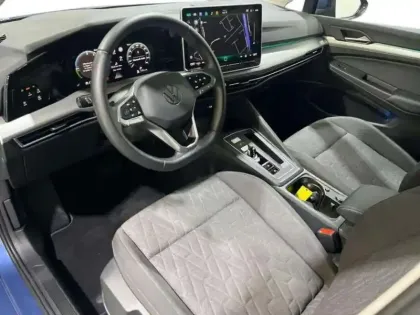 Photo 8 Volkswagen Golf 1.5 eHybrid 204 DSG6 VW Edition