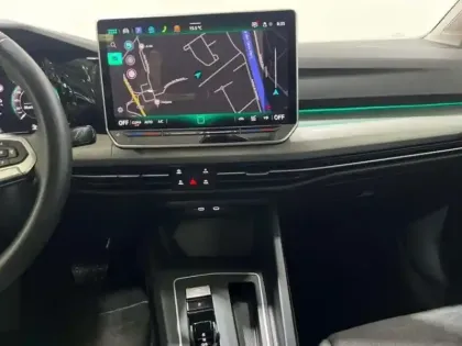 Photo 9 Volkswagen Golf 1.5 eHybrid 204 DSG6 VW Edition