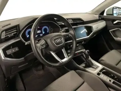 Photo 8 Audi Q3 35 TFSI 150 ch S tronic 7 Design Luxe