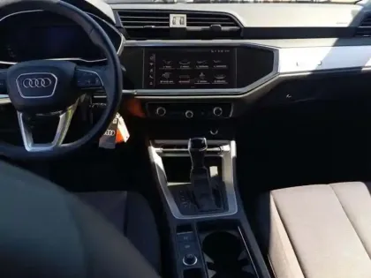 Photo 9 Audi Q3 35 TFSI 150 ch S tronic 7 Design