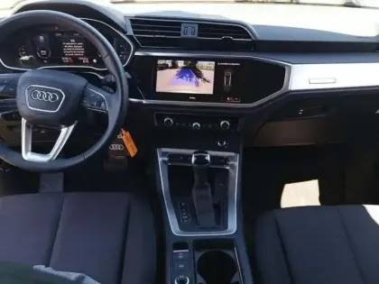 Photo 7 Audi Q3 35 TFSI 150 ch S tronic 7 Design