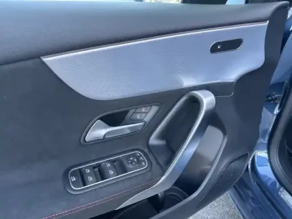 Photo 14 Mercedes Classe A 200 d AMG Line