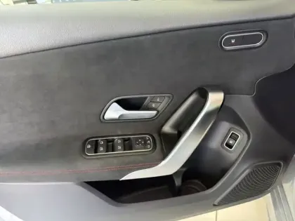 Photo 12 Mercedes Classe A 250 e Hybrid EQ AMG Line