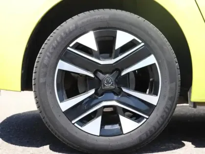 Photo 10 Peugeot 208  1.2 Hybrid 110ch Allure e-DCS6