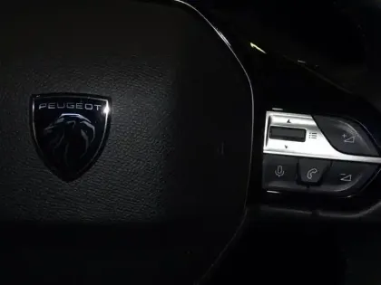 Photo 14 Peugeot 308  PHEV 180ch Allure e-EAT8