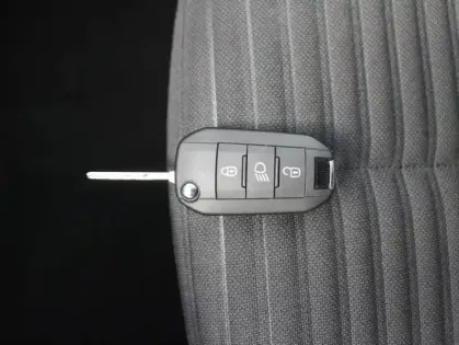 Photo 14 Peugeot 208  1.2 PureTech 75ch S&S Active