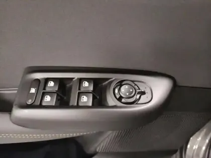 Photo 11 Alfa Romeo Tonale  1.3 Ibrida Plug-In 280ch Veloce AT6 e-Q4