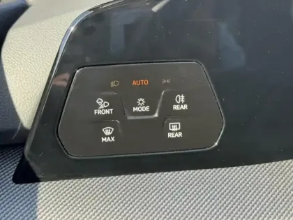 Photo 15 Volkswagen Golf  2.0 TDI 150ch R-Line DSG7