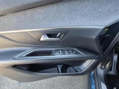 Photo 8 Peugeot 3008  1.2 PureTech 130ch S&S Roadtrip