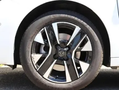 Photo 10 Peugeot 208  1.2 Hybrid 110ch Allure e-DCS6