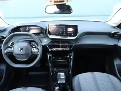 Photo 7 Peugeot 208  1.2 Hybrid 110ch Allure e-DCS6