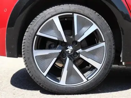 Photo 10 Peugeot 208  e- 136ch GT