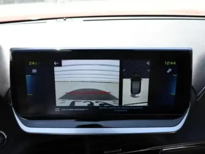 Photo 12 Peugeot 208  e- 136ch GT