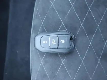 Photo 14 Peugeot 208  e- 136ch GT