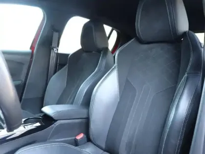 Photo 8 Peugeot 208  e- 136ch GT