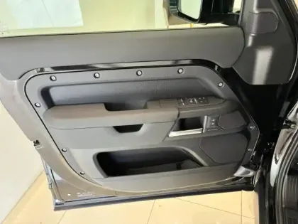 Photo 11 Land rover Defender  110 3.0 D250 Hard Top X-Dynamic SE