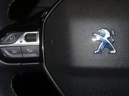 Photo 12 Peugeot 208  1.2 PureTech 100ch S&S GT Line