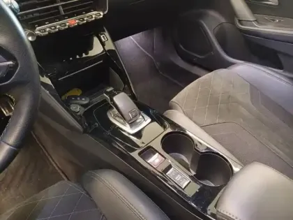 Photo 13 Peugeot 2008  1.2 PureTech 130ch S&S GT Pack EAT8