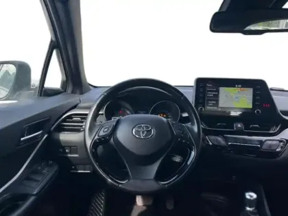 Photo 10 Toyota C-HR  122h Dynamic Business 2WD E-CVT + Programme Beyond Zero Academy MY22