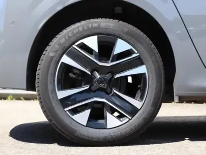 Photo 10 Peugeot 208  1.2 Hybrid 110ch Allure e-DCS6