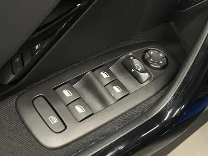 Photo 5 Peugeot 2008  1.2 PureTech 82ch E6.c Signature S&S