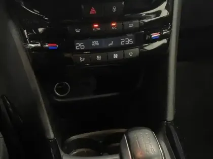 Photo 13 Peugeot 2008  1.2 PureTech 82ch E6.c Signature S&S