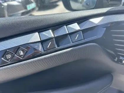 Photo 11 DS DS 4  E-TENSE 225ch Cross Trocadero
