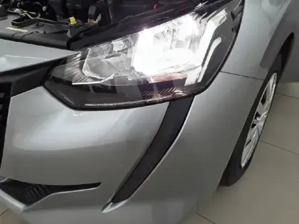 Photo 15 Peugeot 208  PureTech 75 S&S BVM5