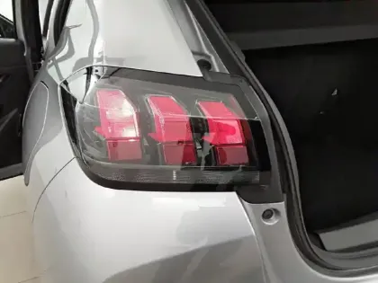 Photo 16 Peugeot 208  PureTech 75 S&S BVM5