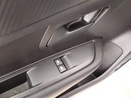 Photo 23 Peugeot 208  PureTech 75 S&S BVM5