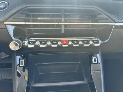 Photo 23 Peugeot 208  Electrique 50 kWh 136ch