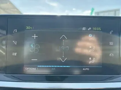 Photo 18 Peugeot 208  Electrique 50 kWh 136ch