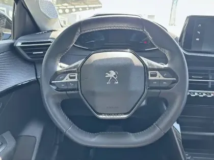 Photo 8 Peugeot 208  Electrique 50 kWh 136ch