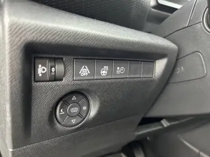 Photo 28 Citroën C4 e- 136 ch Automatique