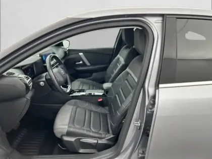 Photo 10 Citroën C4 e- 136 ch Automatique