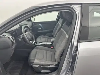 Photo 10 Citroën C4 e- 136 ch Automatique